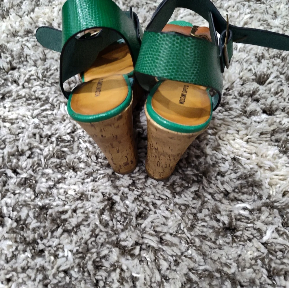 Stylish Green and Brown Wedge Sandals - Picture 3 of 4